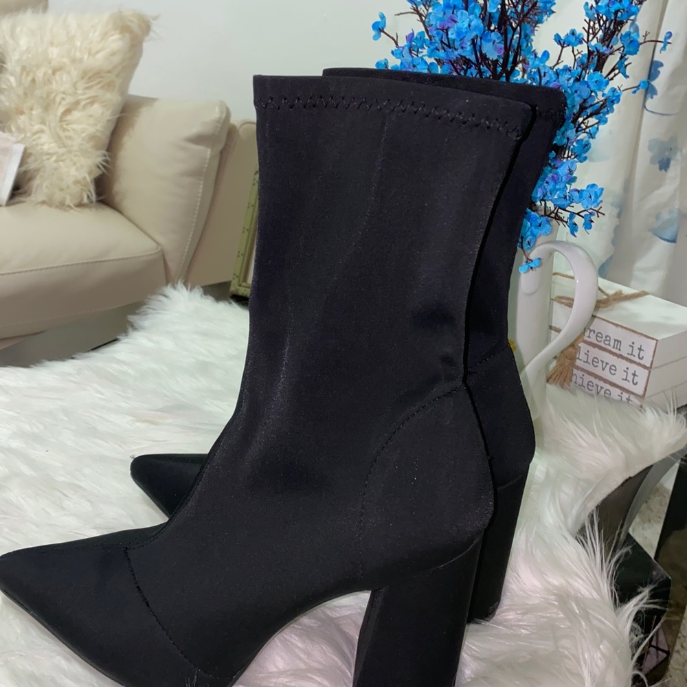 🚫Truffle Collection black pointed toe boots. EUR40